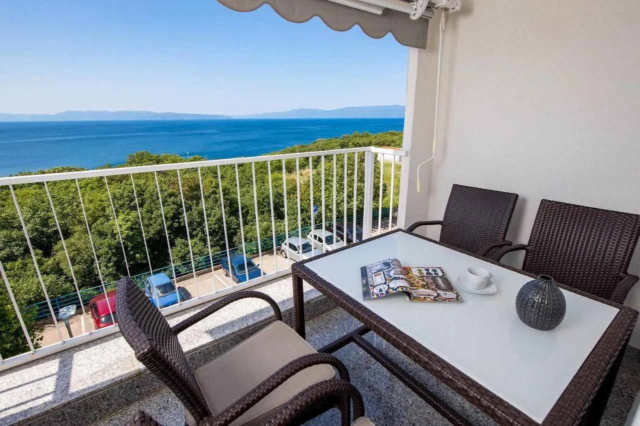 Apartment Kvarner View كوسترينا