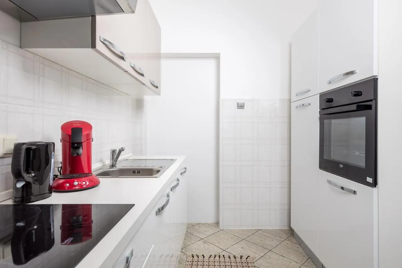 Apartment Kvarner View كوسترينا